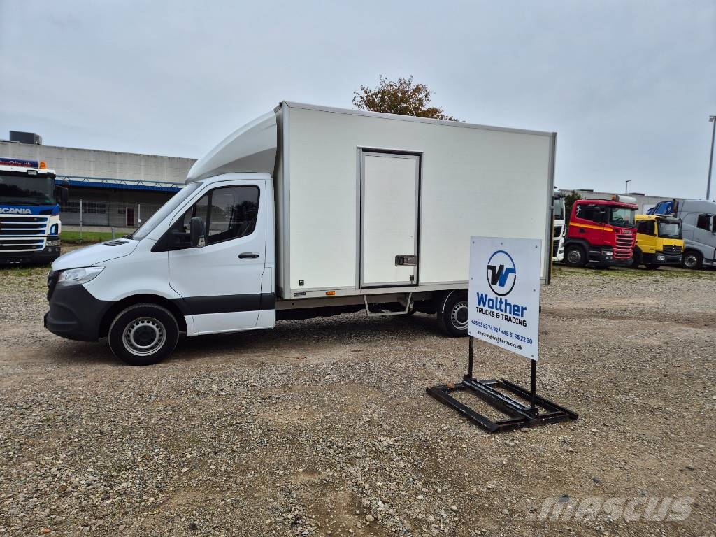 Mercedes-Benz Sprinter 317 med kasse og lift Furgonetas /Furgón