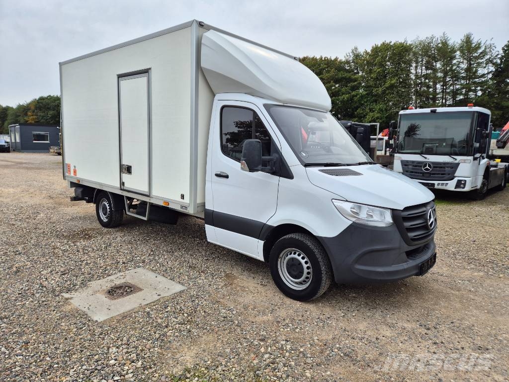 Mercedes-Benz Sprinter 317 med kasse og lift Furgonetas /Furgón
