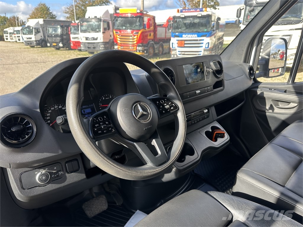 Mercedes-Benz Sprinter 317 med kasse og lift Pakettiautot