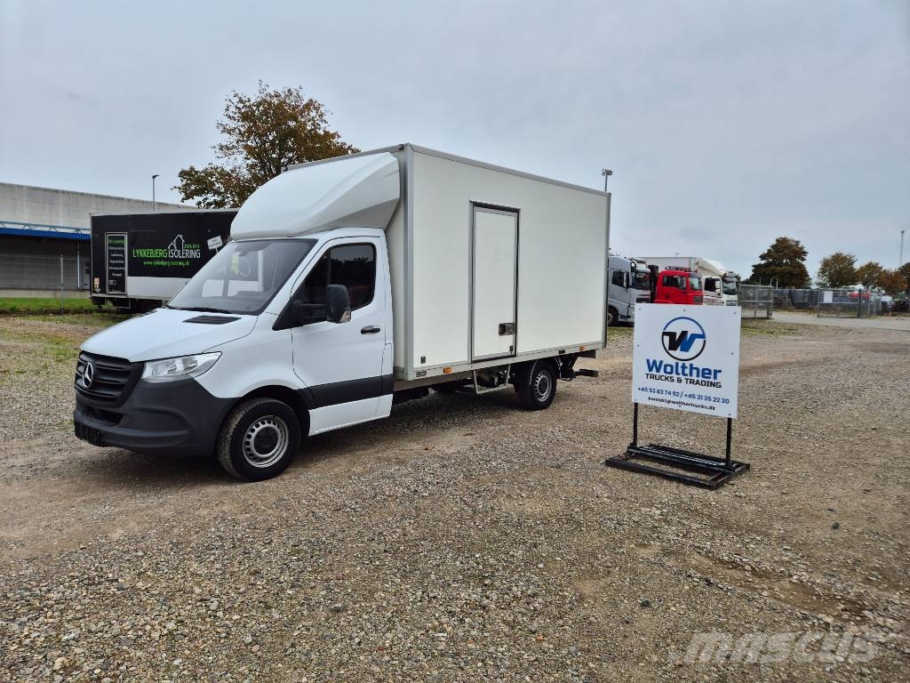 Mercedes-Benz Sprinter 317 med kasse og lift Furgonetas /Furgón