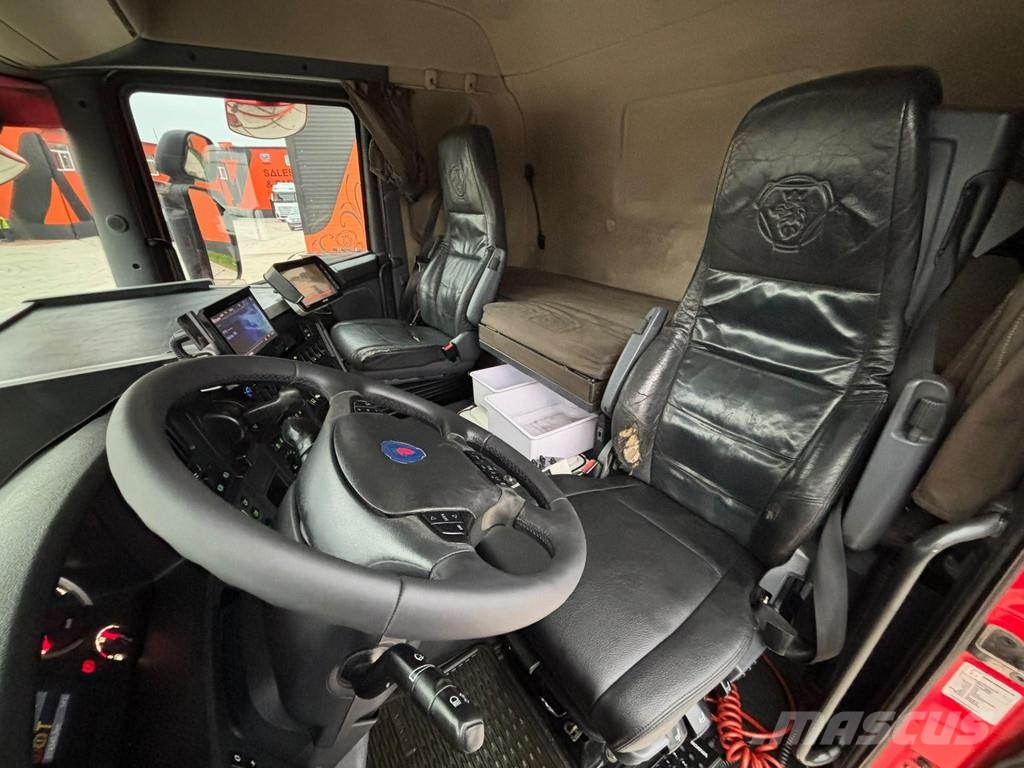 Scania R 560 8x4 BRO STARKE / 3 x WINCH Sleepwagens