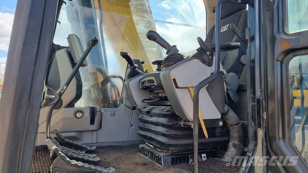 CAT 323 F Long Boom Vikšriniai ekskavatoriai