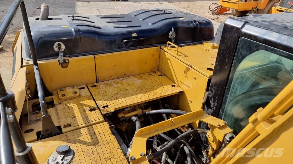 CAT 323 F Long Boom Vikšriniai ekskavatoriai