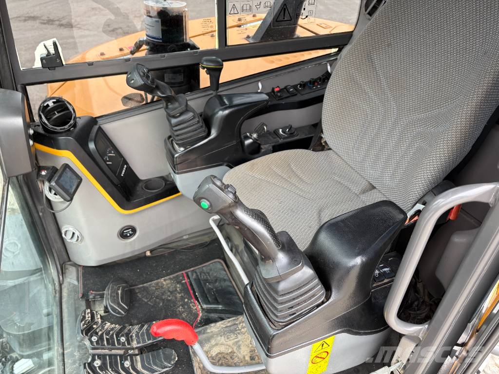 Volvo ECR88D Pro grävmaskin, rototilt med grip Midikoparki  7t - 12t