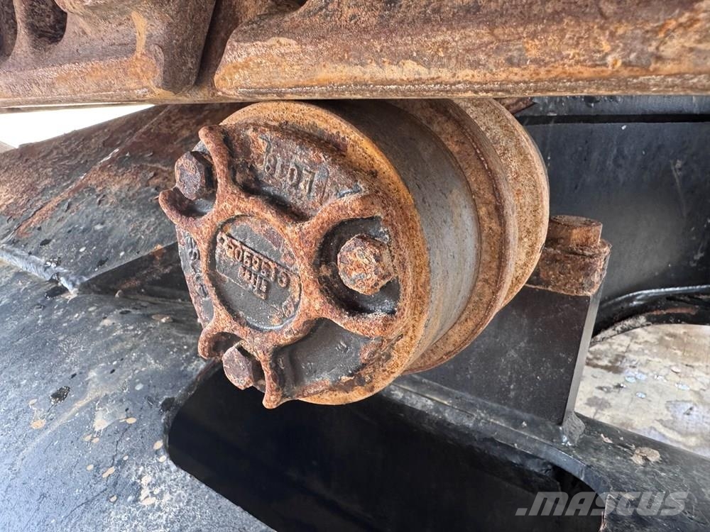JCB 220X Crawler excavators