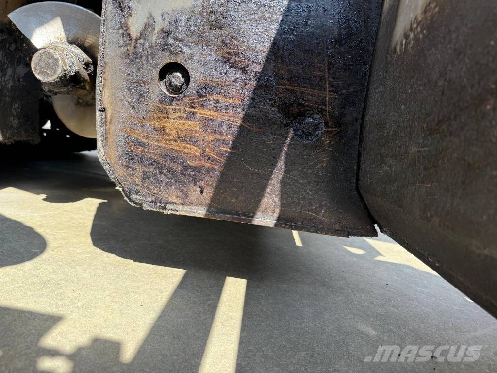 Volvo P 2820 D ABG Asfaltni finišeri