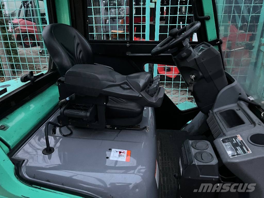 Mitsubishi FD20NT V-4216 IO Diesel Stapler