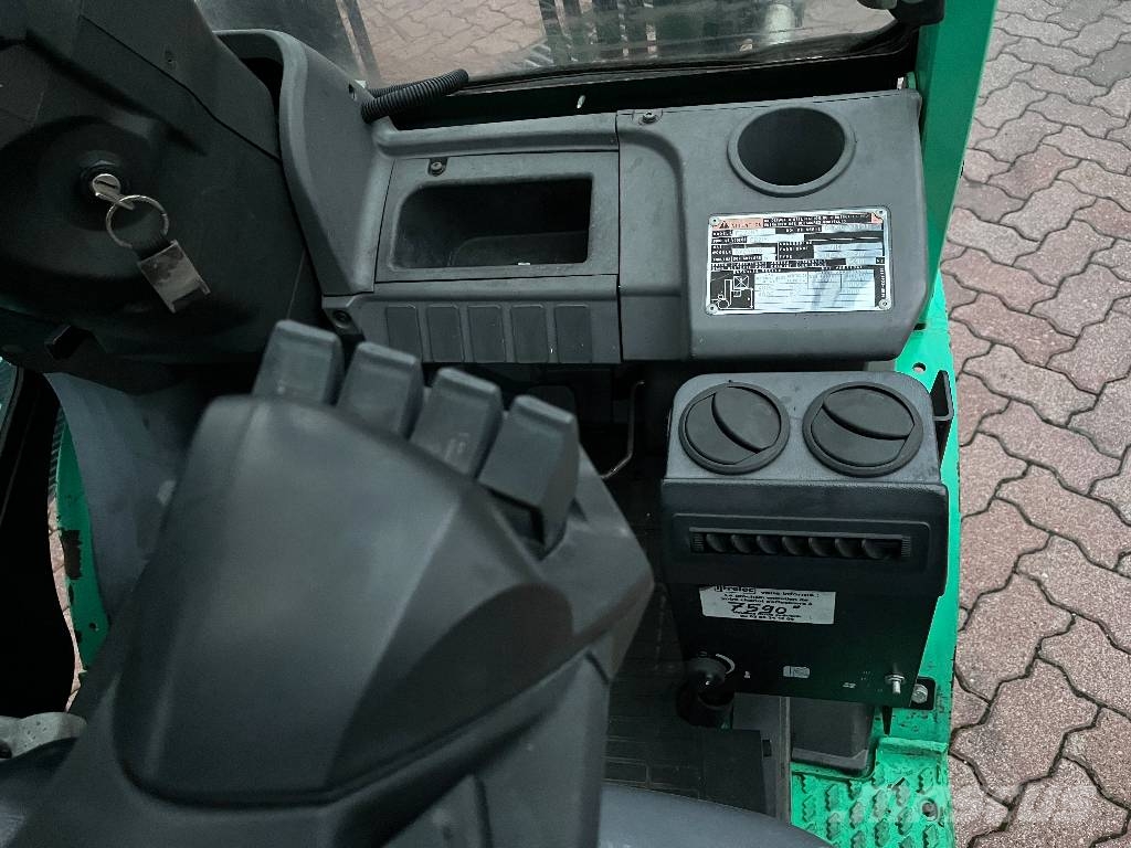 Mitsubishi FD20NT V-4216 IO Diesel Stapler