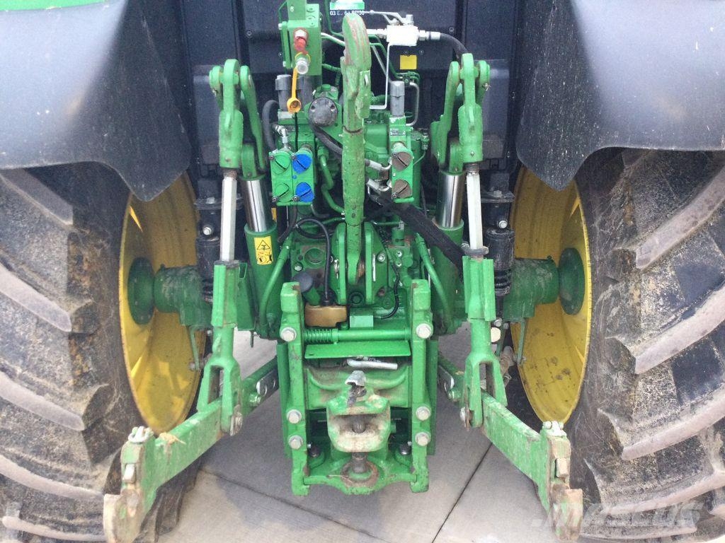 John Deere 6110M الجرارات