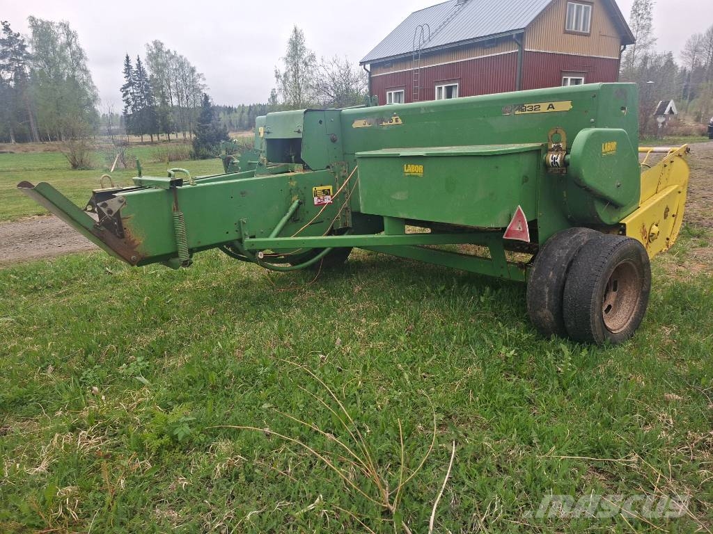 John Deere 332-A Paalain Kanttipaalaimet
