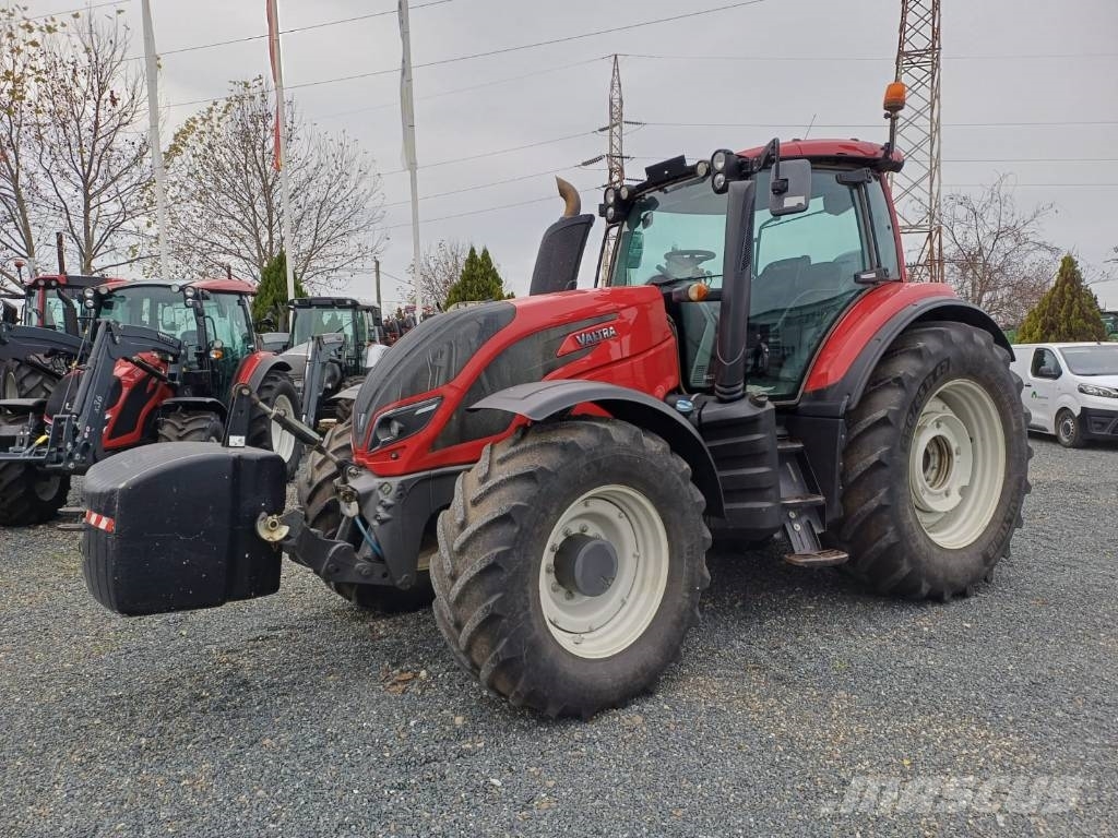 Valtra T 234 Traktori