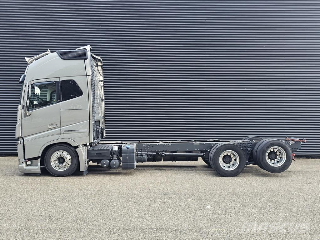 Volvo FH 16.650 6x2 / VEB / CHASSIS شاحنات بمقصورة وهيكل