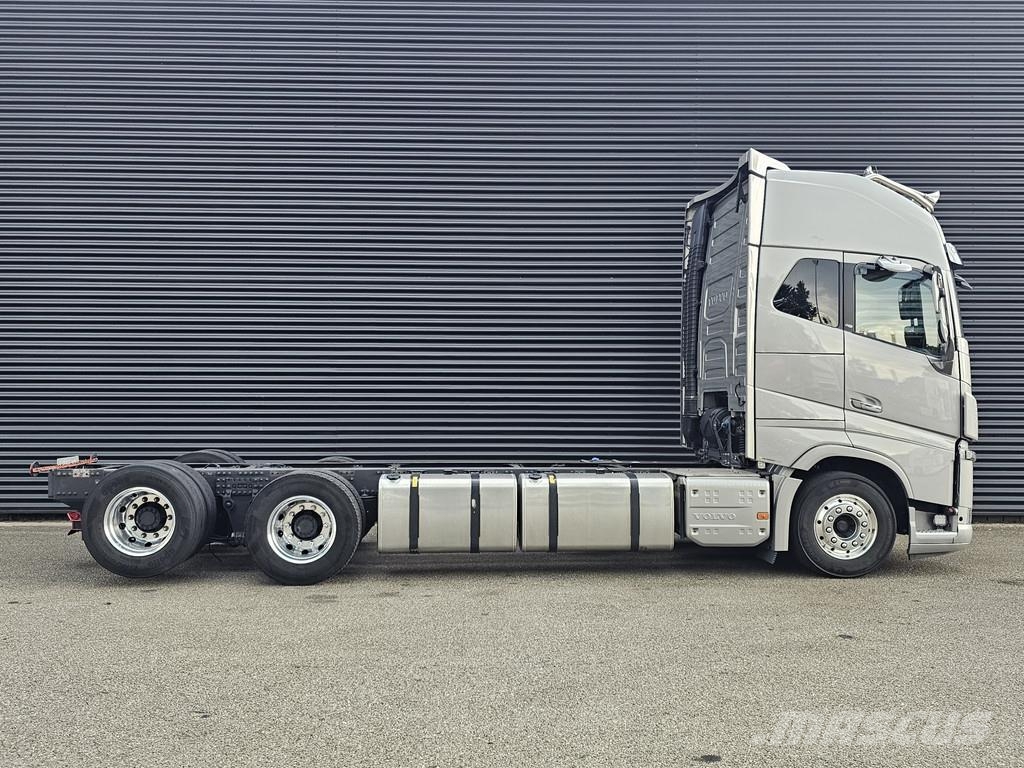 Volvo FH 16.650 6x2 / VEB / CHASSIS شاحنات بمقصورة وهيكل