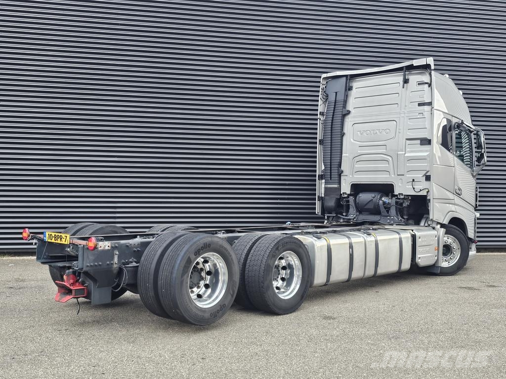 Volvo FH 16.650 6x2 / VEB / CHASSIS شاحنات بمقصورة وهيكل