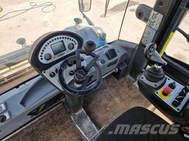 Bomag BW 161 AD-5 مداحل ثنائية الاسطوانة