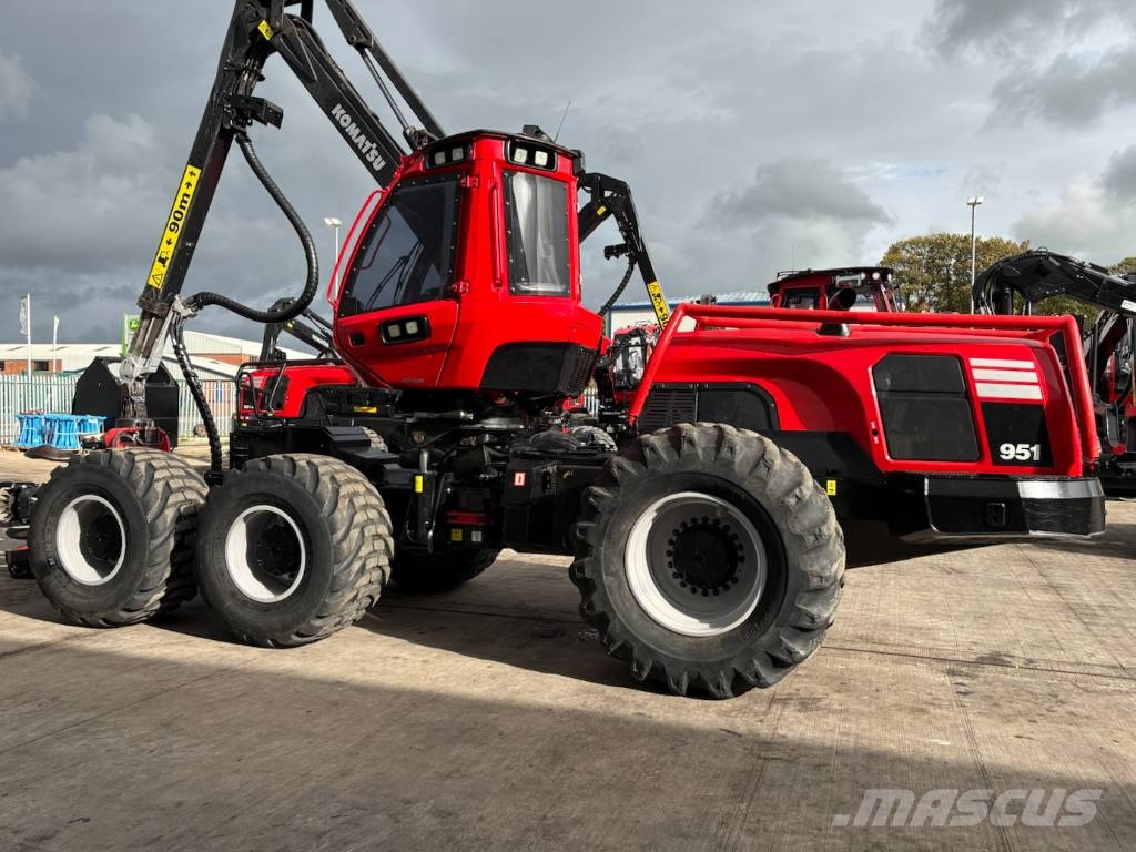 Komatsu 951 Harvesteriai (miško kirtimo mašinos)