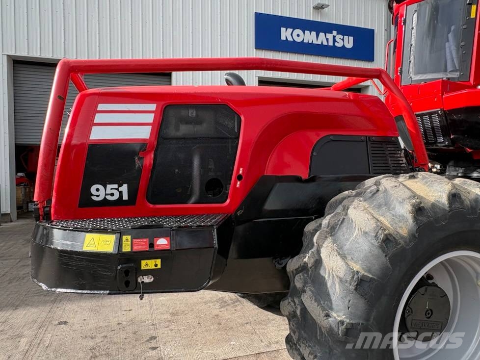 Komatsu 951 Harvesteriai (miško kirtimo mašinos)