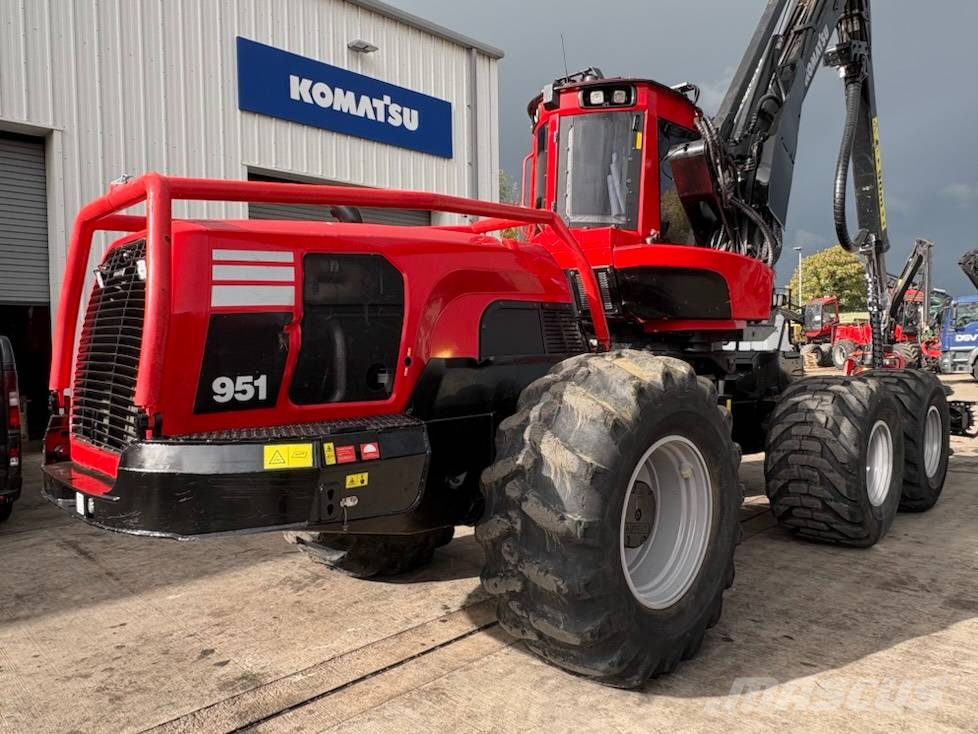 Komatsu 951 Harvesteriai (miško kirtimo mašinos)