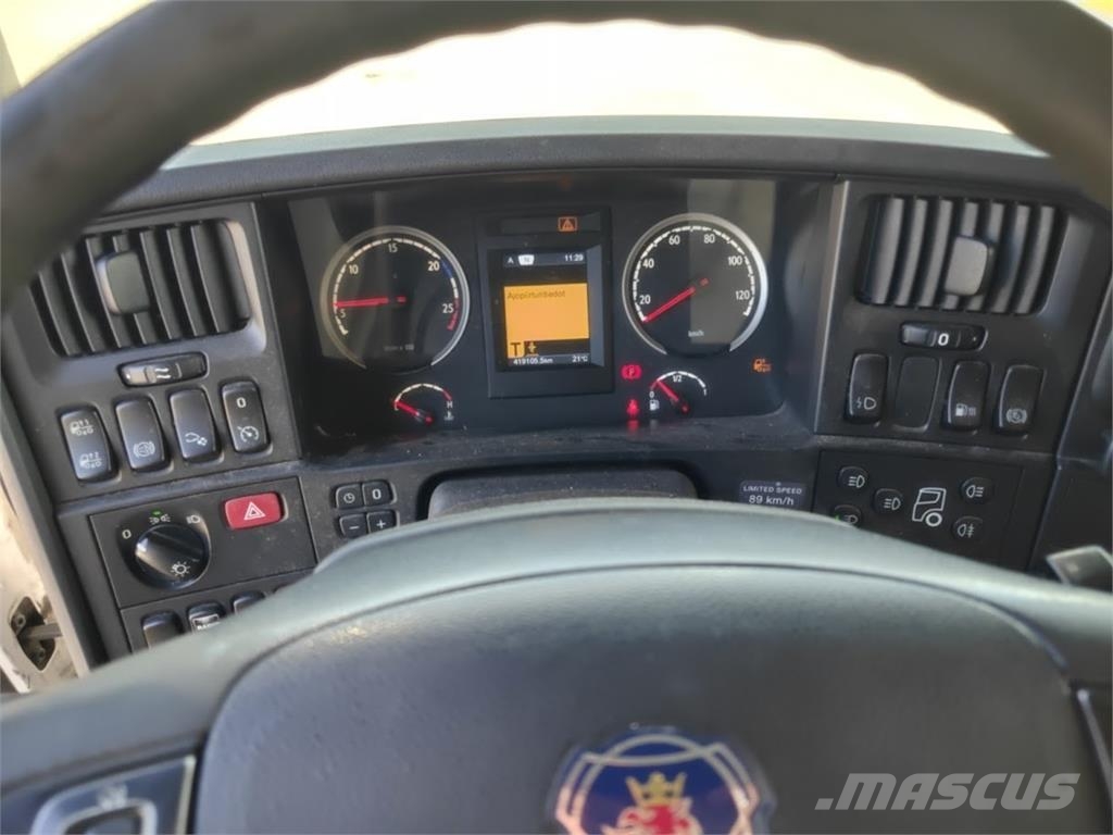 Scania P320 Camiones caja cerrada