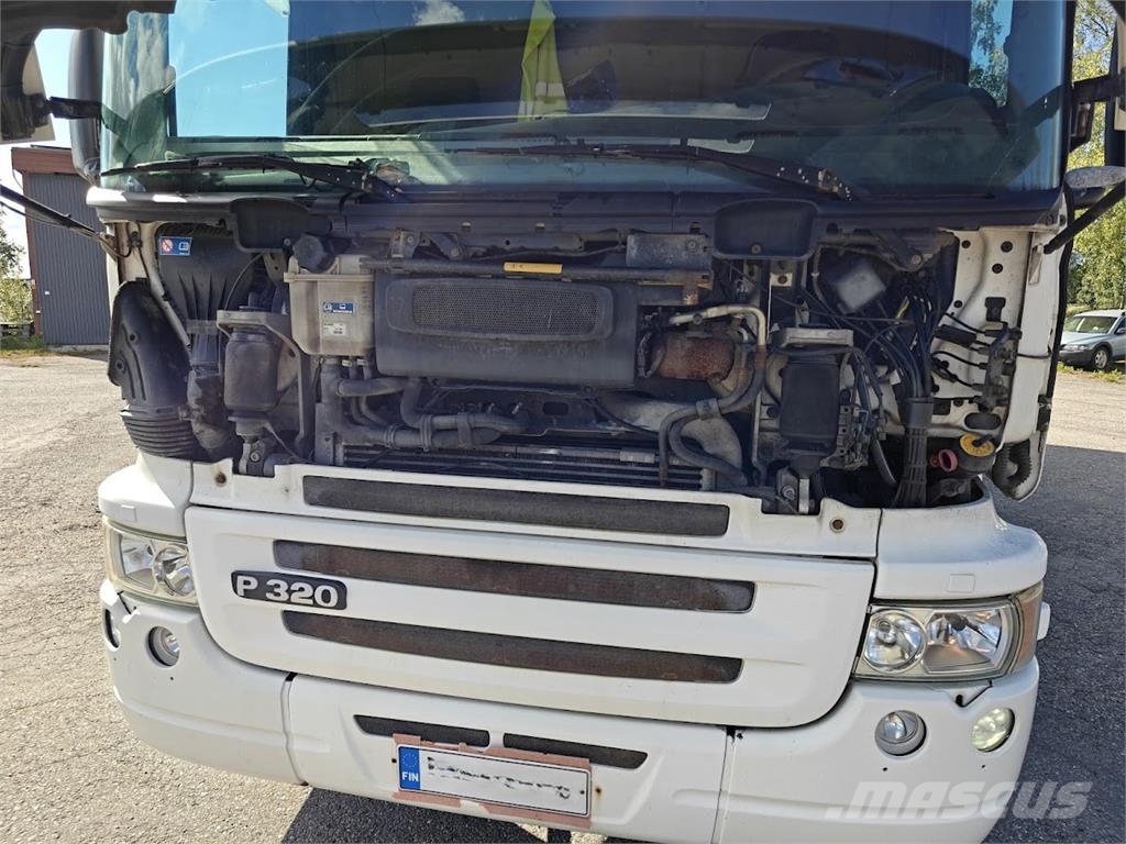 Scania P320 Camiones caja cerrada