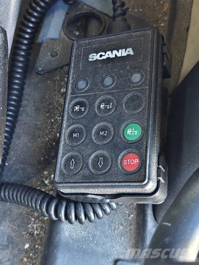 Scania P320 Camiones caja cerrada