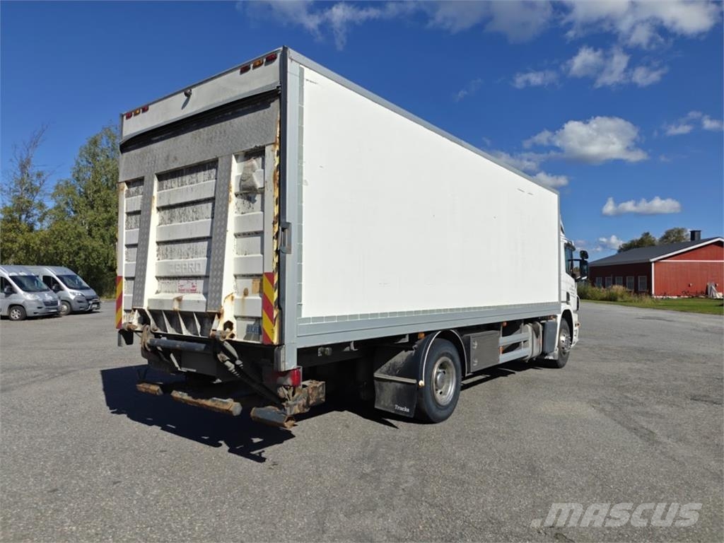 Scania P320 Camiones caja cerrada