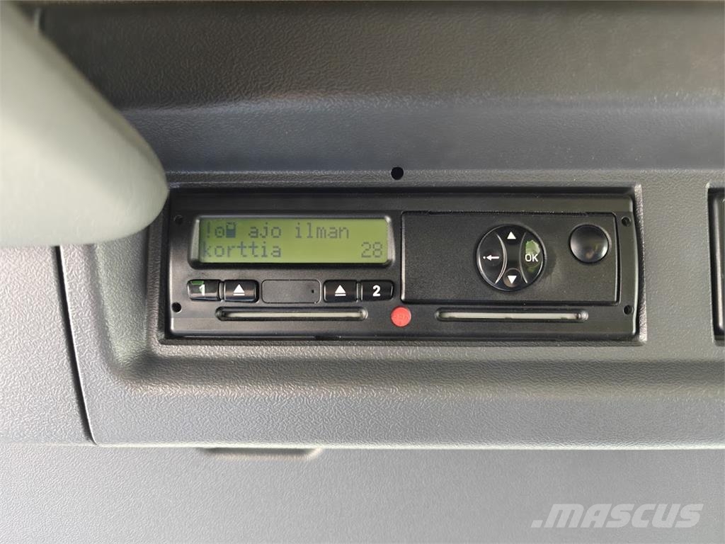 Scania P320 Camiones caja cerrada
