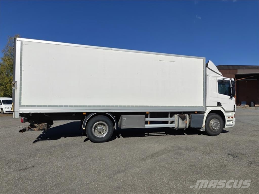 Scania P320 Camiones caja cerrada