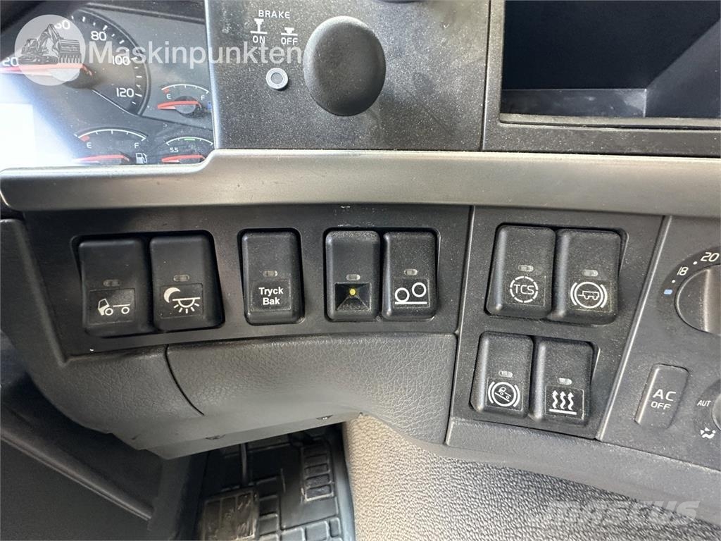 Volvo FM 8X4 Camiones polibrazo