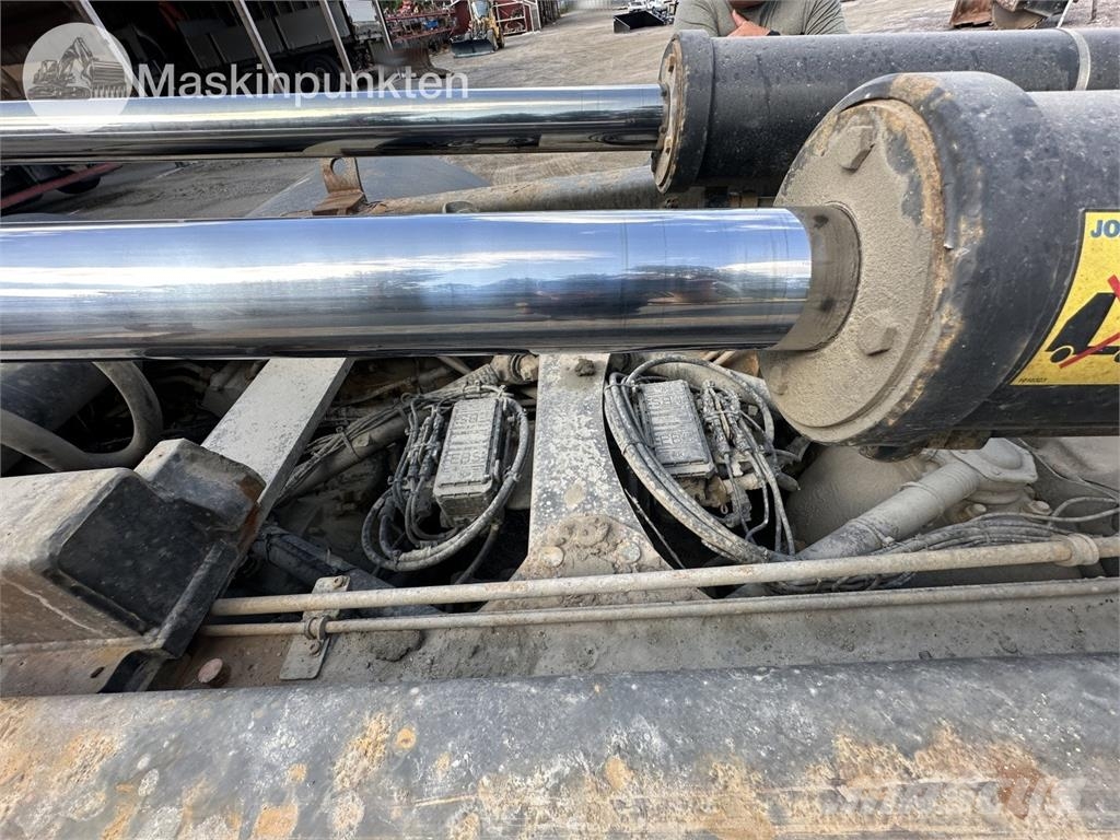 Volvo FM 8X4 Camiones polibrazo