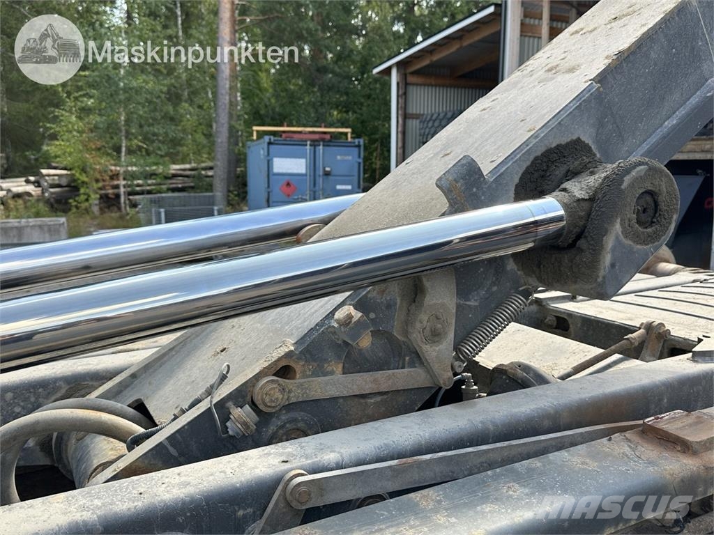 Volvo FM 8X4 Camiones polibrazo