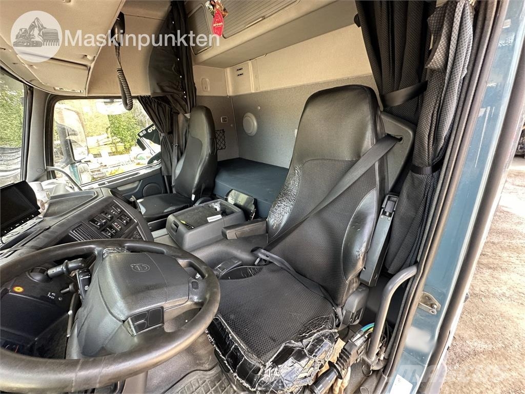 Volvo FM 8X4 Camiones polibrazo