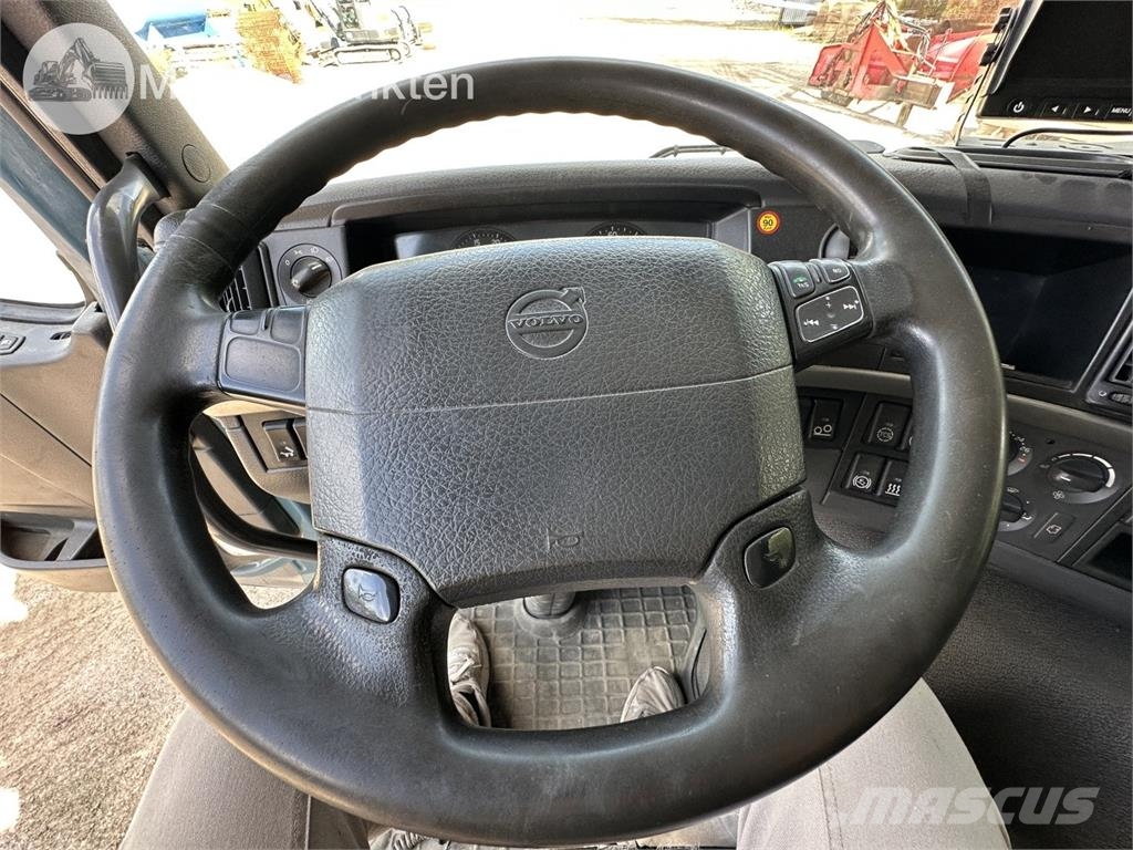 Volvo FM 8X4 Camiones polibrazo