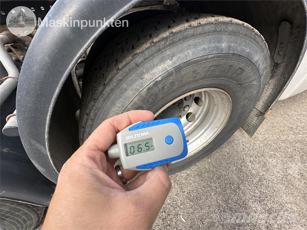 Volvo FM 8X4 Camiones polibrazo