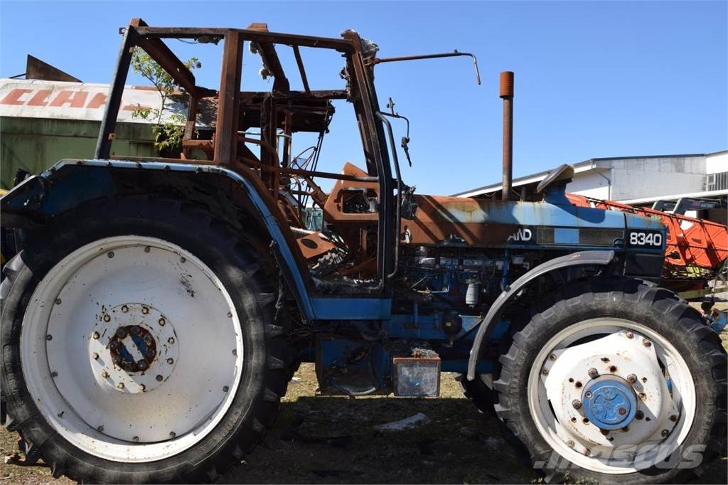 New Holland 8340 *zur Teileverwertung* Τρακτέρ