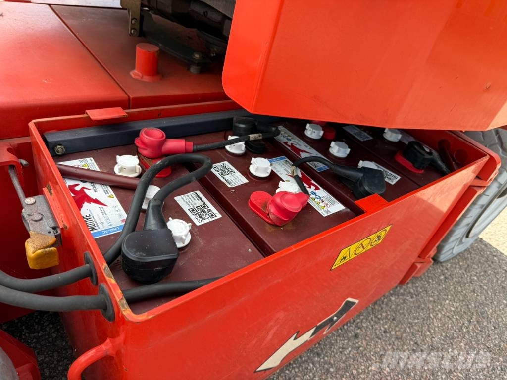 JLG E300AJP Съчленени стрелови подемници