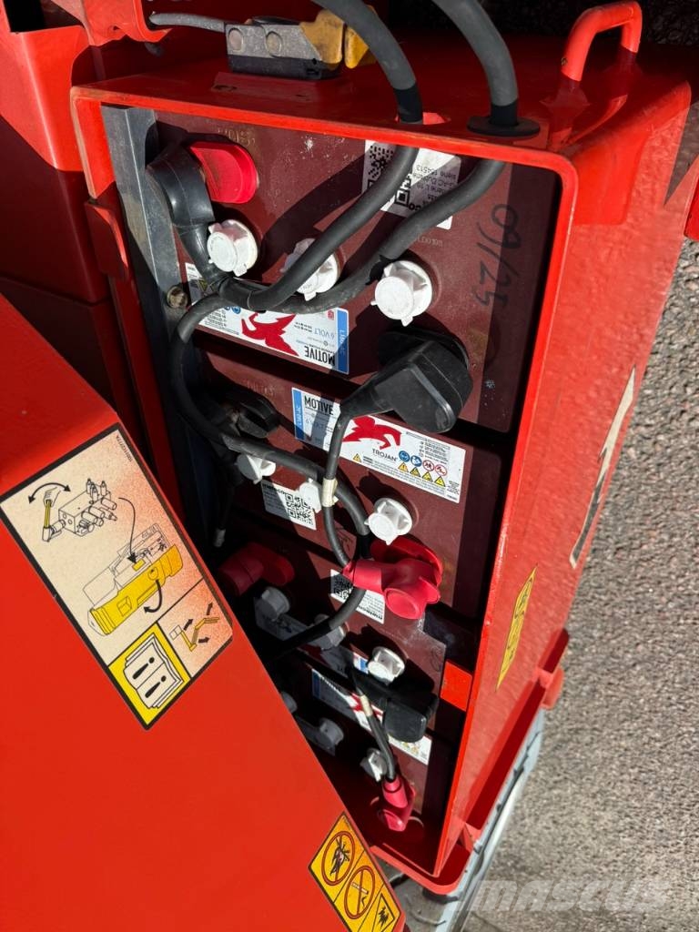 JLG E300AJP Съчленени стрелови подемници