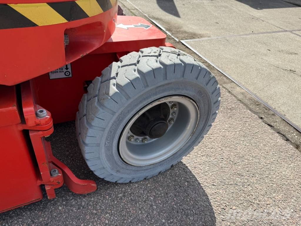 JLG E300AJP Съчленени стрелови подемници