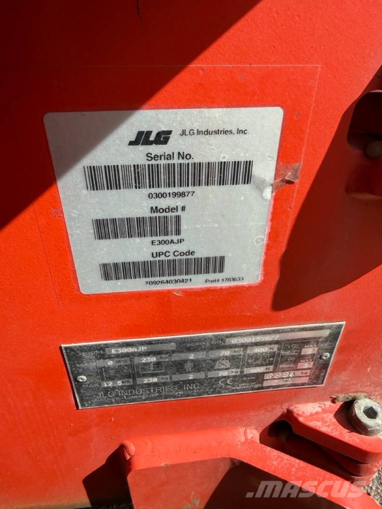JLG E300AJP Съчленени стрелови подемници