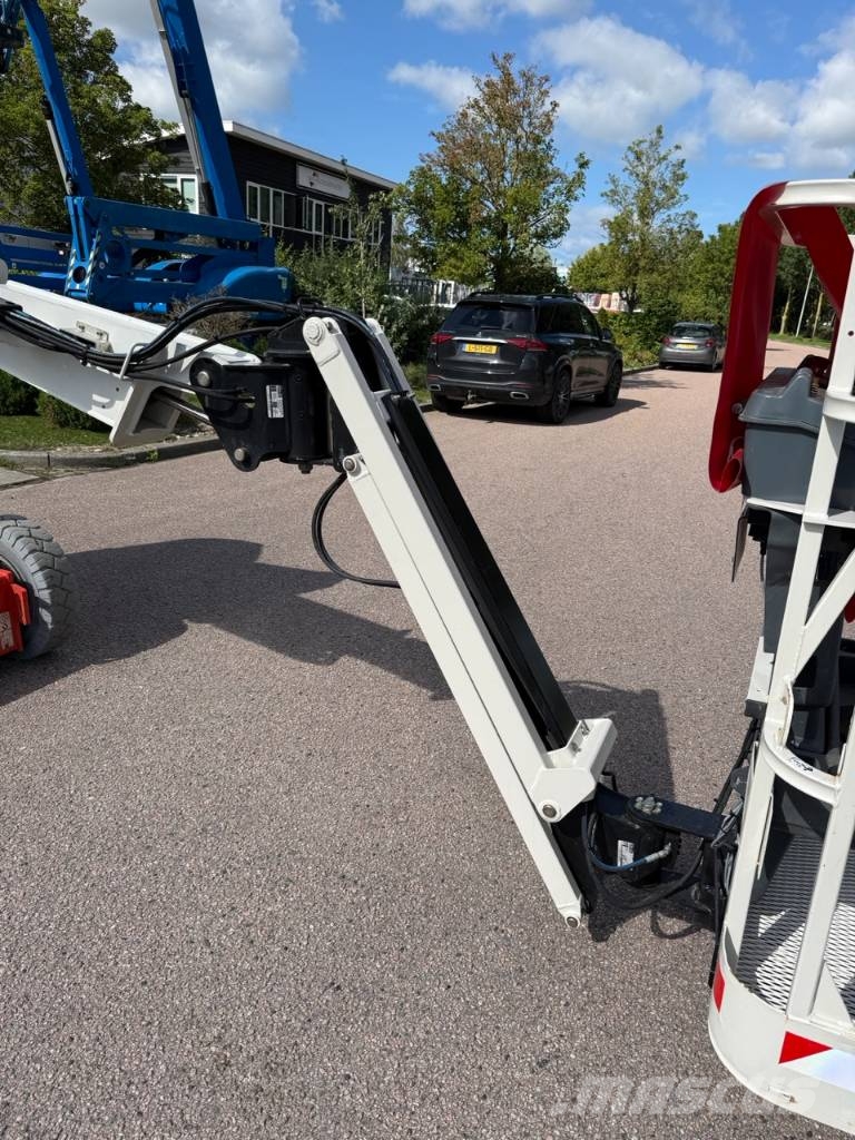 JLG E300AJP Съчленени стрелови подемници