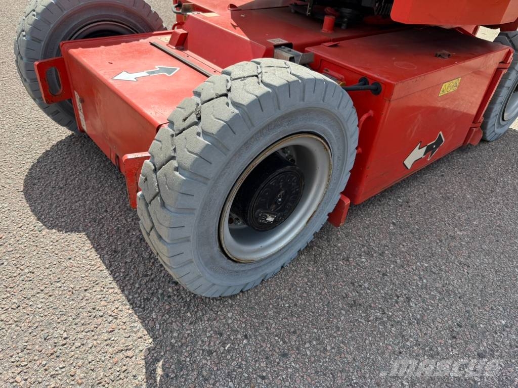 JLG E300AJP Съчленени стрелови подемници