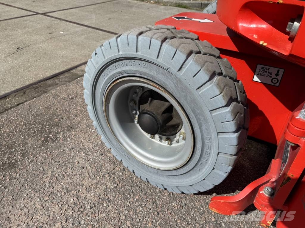 JLG E300AJP Съчленени стрелови подемници