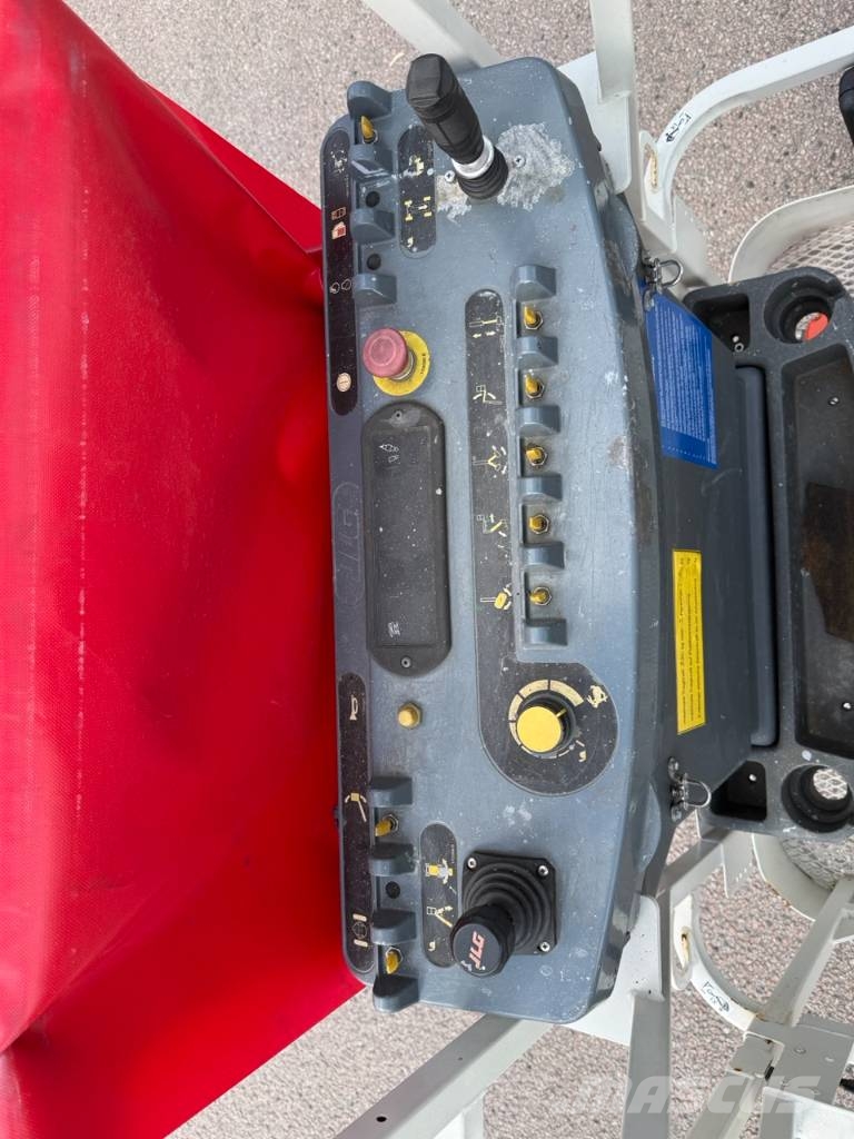 JLG E300AJP Съчленени стрелови подемници