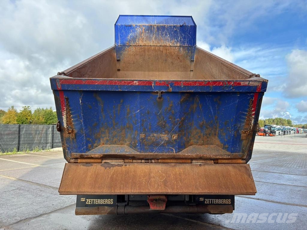 Volvo FH 16 650 6x4 RETARDER / TANDEM AXLE LIFT / BOX L= ダンプ