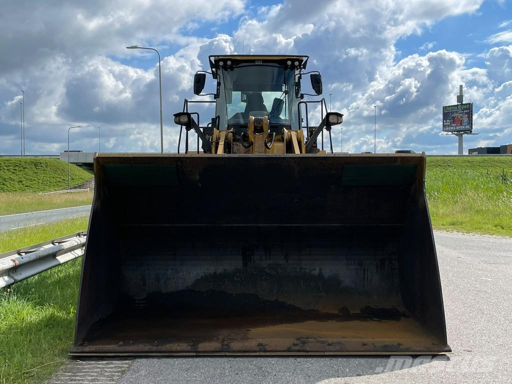CAT 966M 轮式装载机