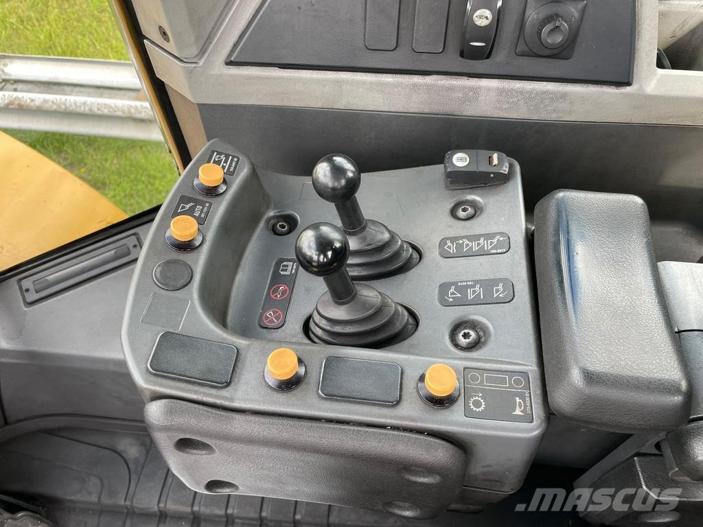 CAT 966M 轮式装载机