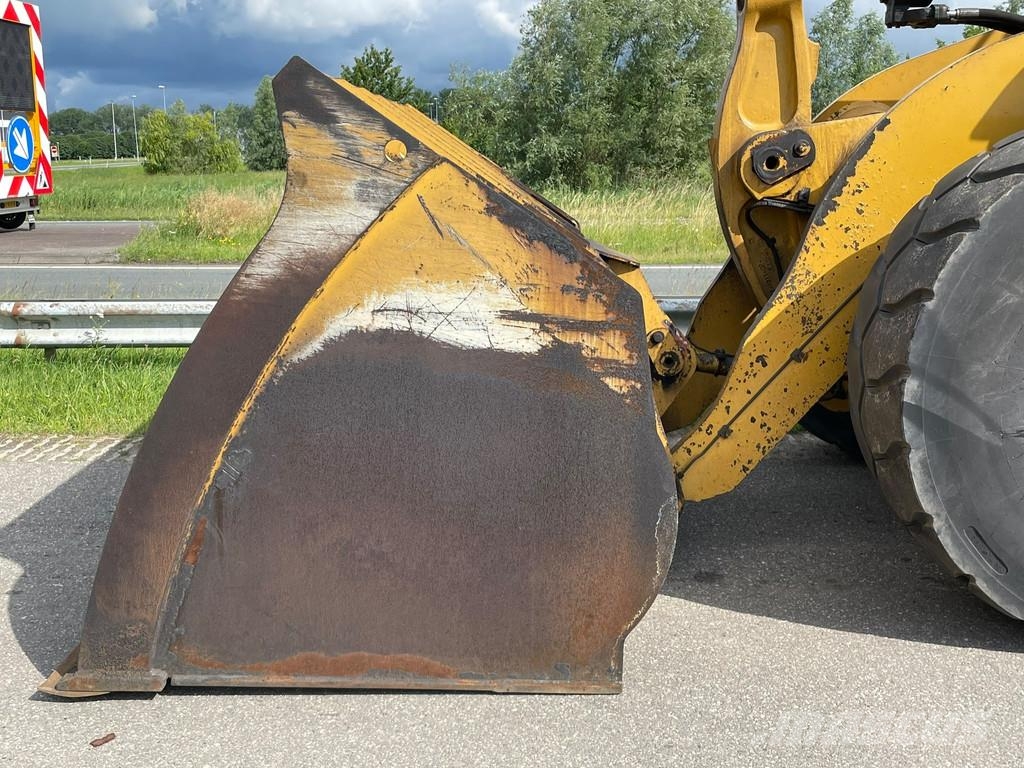 CAT 966M 轮式装载机