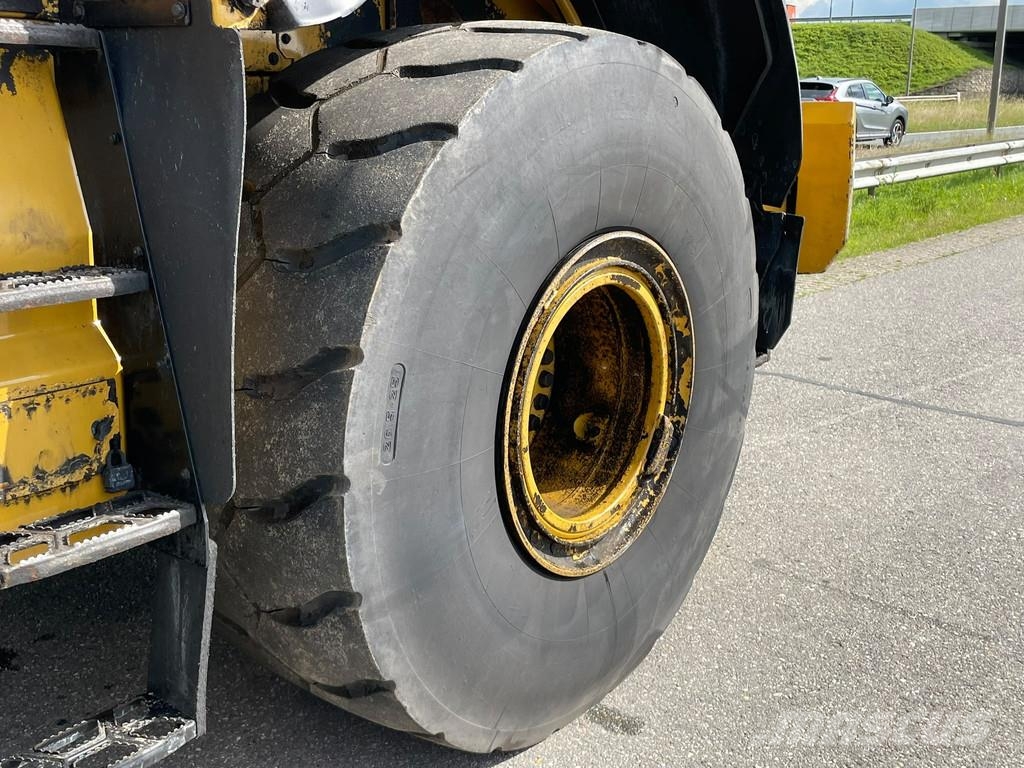 CAT 966M 轮式装载机