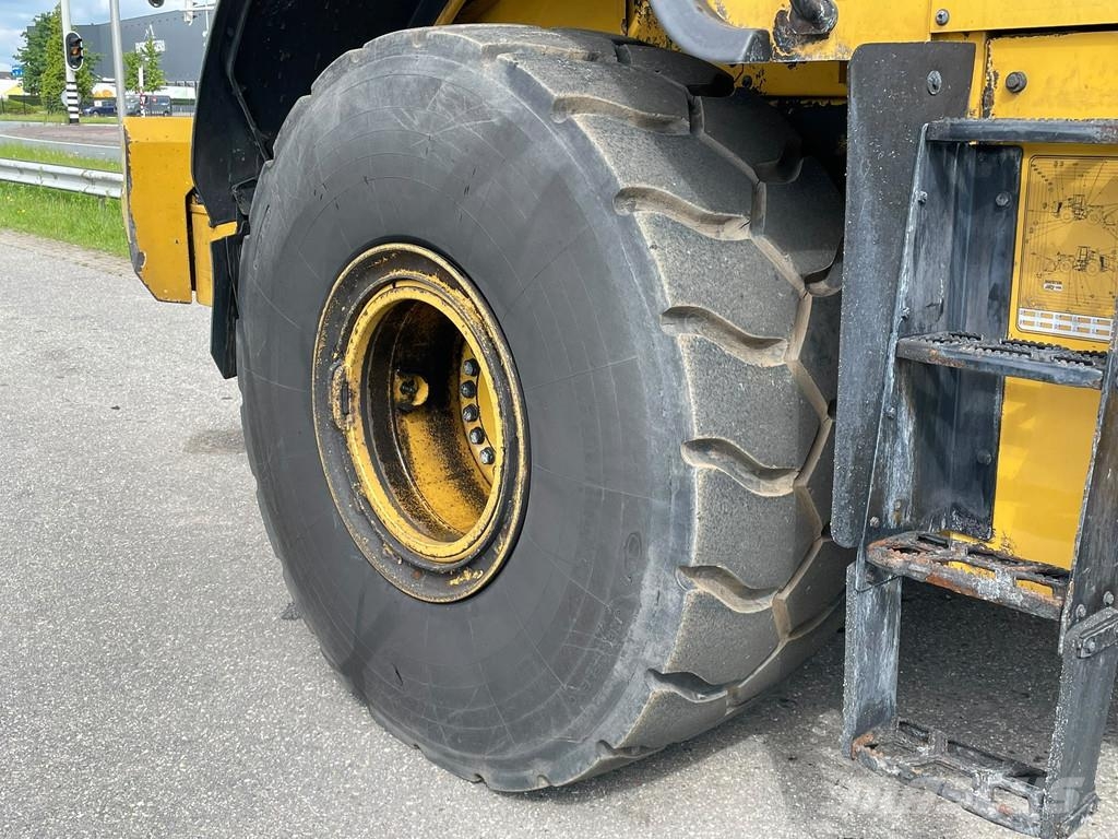 CAT 966M 轮式装载机