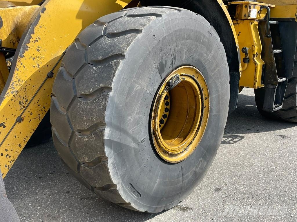 CAT 966M 轮式装载机